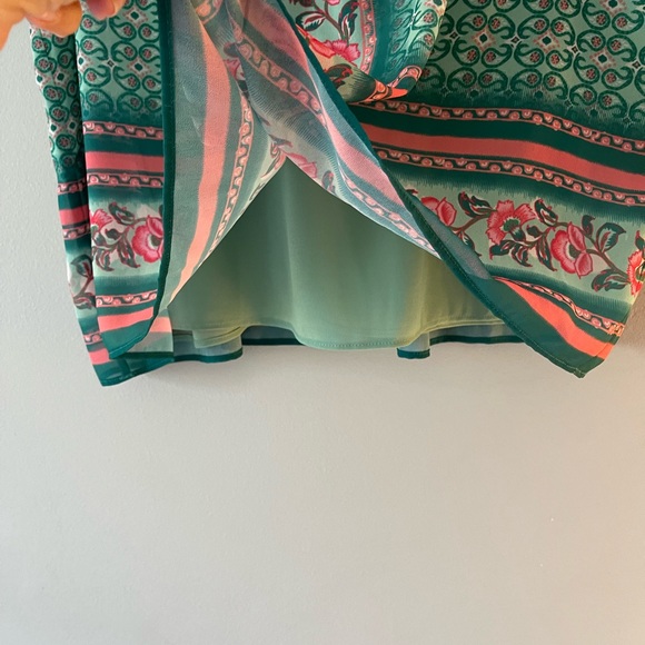 Ladies sleeveless summer blouse with slip inside - Picture 2 of 3